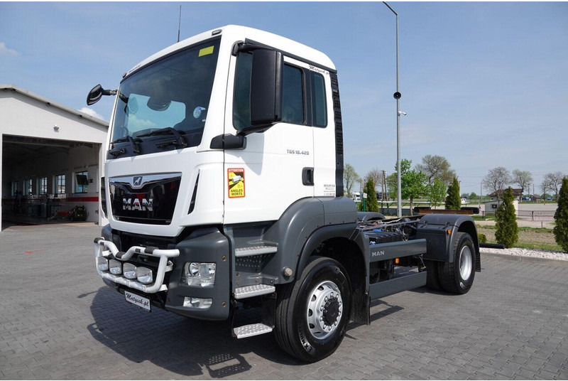 MAN TGS 18.420 / 4X4 / RAMA DŁ. 5,6 M / NAVI / DO ZABUDOWY / SPROWA - شاحنة هيكل كابينة: صورة 3 MAN TGS 18.420 / 4X4 / RAMA DŁ. 5,6 M / NAVI / DO ZABUDOWY / SPROWA - شاحنة هيكل كابينة: صورة 3