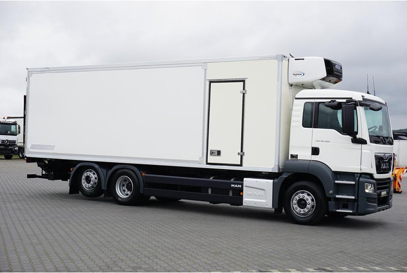 MAN TGS / 26.360 / EURO 6 / CHŁODNIA + WINDA / 20 PALET - شاحنة الفريزر: صورة 4 MAN TGS / 26.360 / EURO 6 / CHŁODNIA + WINDA / 20 PALET - شاحنة الفريزر: صورة 4