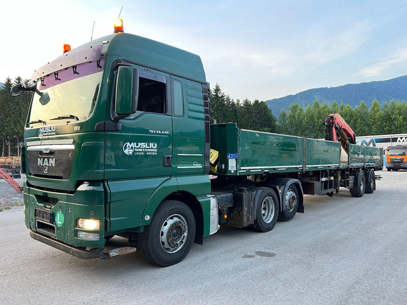 MAN TGX 26.440 6x2 + Flatbed semi trailer + Crane PK26002 - وحدة جر: صورة 1 MAN TGX 26.440 6x2 + Flatbed semi trailer + Crane PK26002 - وحدة جر: صورة 1