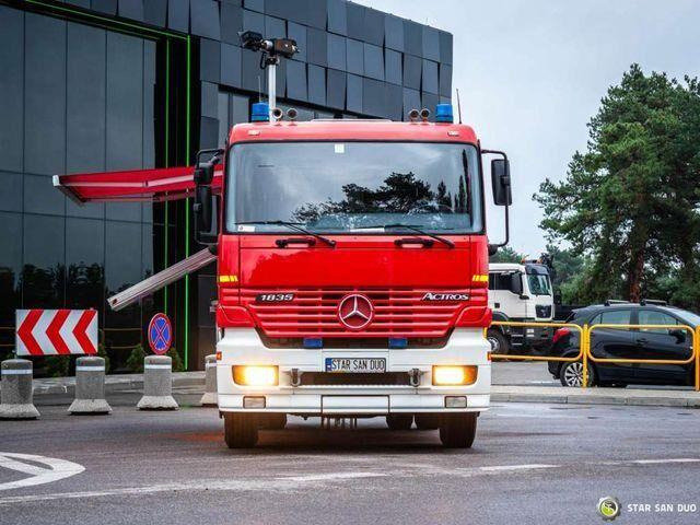 Mercedes-Benz ACTROS 1835 4x2 ZIEGLER FIRE BRIGADE - سيارة إطفاء: صورة 3 Mercedes-Benz ACTROS 1835 4x2 ZIEGLER FIRE BRIGADE - سيارة إطفاء: صورة 3