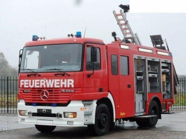 Mercedes-Benz ACTROS 1835 Feuerwehr 2080 L Fire Unit !! - سيارة إطفاء: صورة 2 Mercedes-Benz ACTROS 1835 Feuerwehr 2080 L Fire Unit !! - سيارة إطفاء: صورة 2