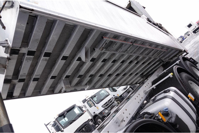 شاحنة قلاب Mercedes-Benz AROCS 3243 / 8x4 / WYWROTKA 20m3 / TYLNOZSYP / EURO 6 / OPONY 10: صورة 8