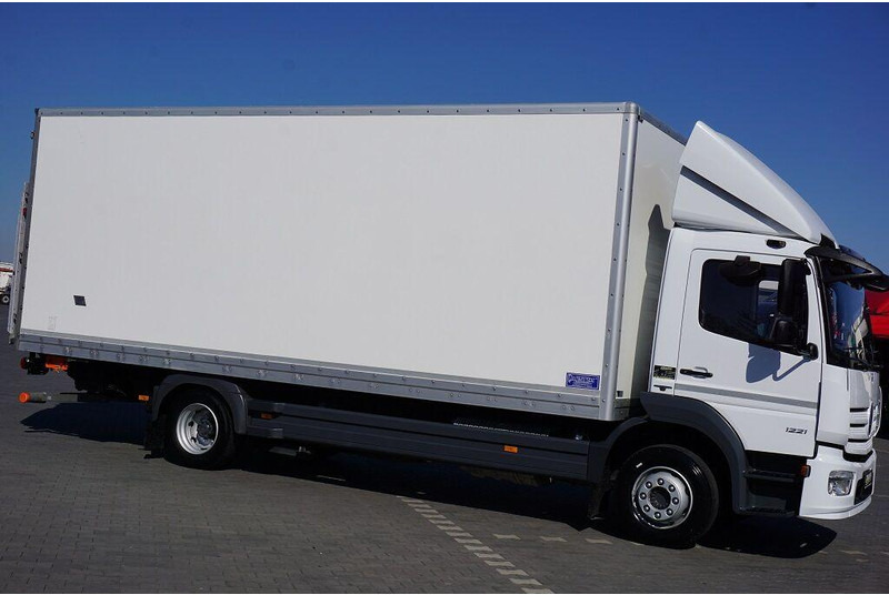 Mercedes-Benz ATEGO / 1221 / ACC / EURO 6 / KONTENER + WINDA / 17 PALET - شاحنة مقفلة: صورة 4 Mercedes-Benz ATEGO / 1221 / ACC / EURO 6 / KONTENER + WINDA / 17 PALET - شاحنة مقفلة: صورة 4