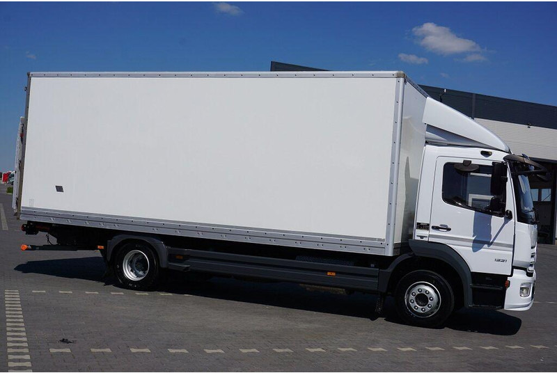Mercedes-Benz ATEGO / 1221 / ACC / EURO 6 / KONTENER + WINDA / 17 PALET - شاحنة مقفلة: صورة 4 Mercedes-Benz ATEGO / 1221 / ACC / EURO 6 / KONTENER + WINDA / 17 PALET - شاحنة مقفلة: صورة 4