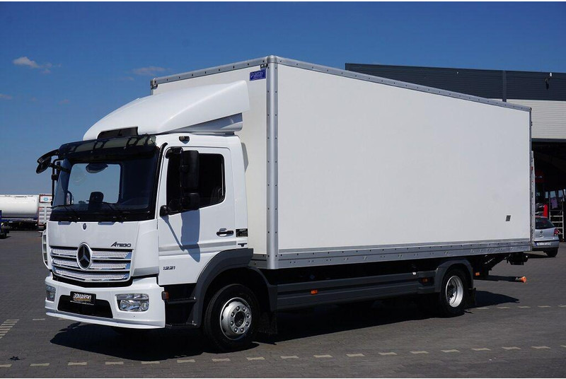 Mercedes-Benz ATEGO / 1221 / ACC / EURO 6 / KONTENER + WINDA / 17 PALET - شاحنة مقفلة: صورة 1 Mercedes-Benz ATEGO / 1221 / ACC / EURO 6 / KONTENER + WINDA / 17 PALET - شاحنة مقفلة: صورة 1