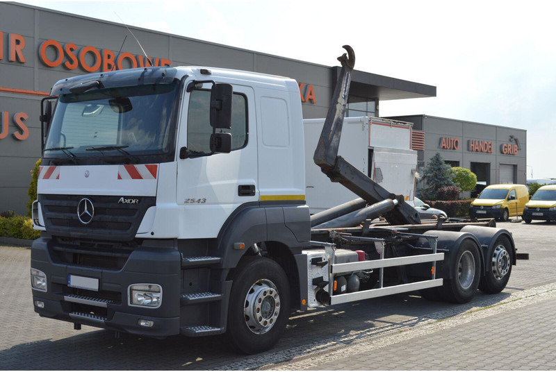 Mercedes-Benz AXOR 2543 HOOK JANCO HS20 14T KLIMA WEBASTO Bed Steering Axle Au - شاحنة ذات خطاف: صورة 1 Mercedes-Benz AXOR 2543 HOOK JANCO HS20 14T KLIMA WEBASTO Bed Steering Axle Au - شاحنة ذات خطاف: صورة 1