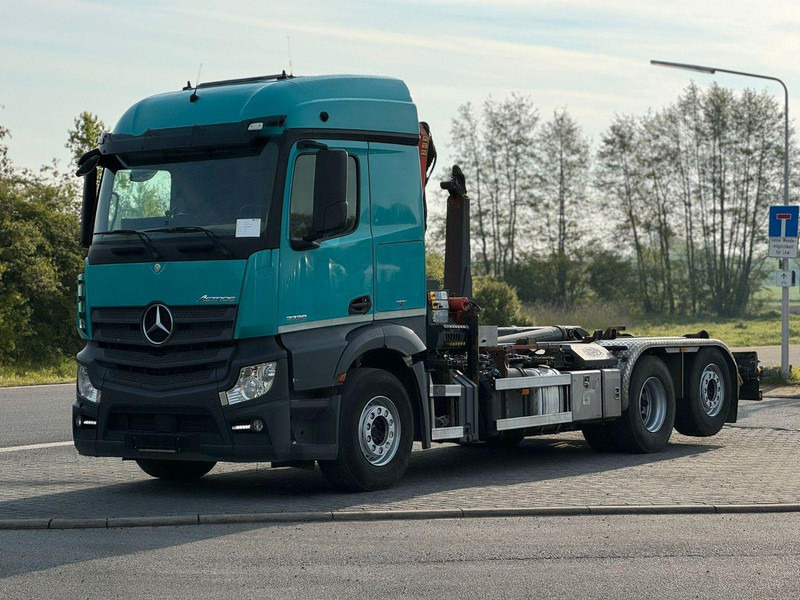 Mercedes-Benz Actros 2540 6x2 Abrollkipper Kran PK 11001 - شاحنات مسطحة, شاحنة كرين: صورة 2 Mercedes-Benz Actros 2540 6x2 Abrollkipper Kran PK 11001 - شاحنات مسطحة, شاحنة كرين: صورة 2