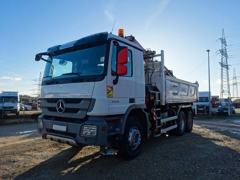Mercedes-Benz Actros 3336 6x4 Three sided Tipper + Crane FASSI F155A.0.22 - شاحنة قلاب, شاحنة كرين: صورة 1 Mercedes-Benz Actros 3336 6x4 Three sided Tipper + Crane FASSI F155A.0.22 - شاحنة قلاب, شاحنة كرين: صورة 1
