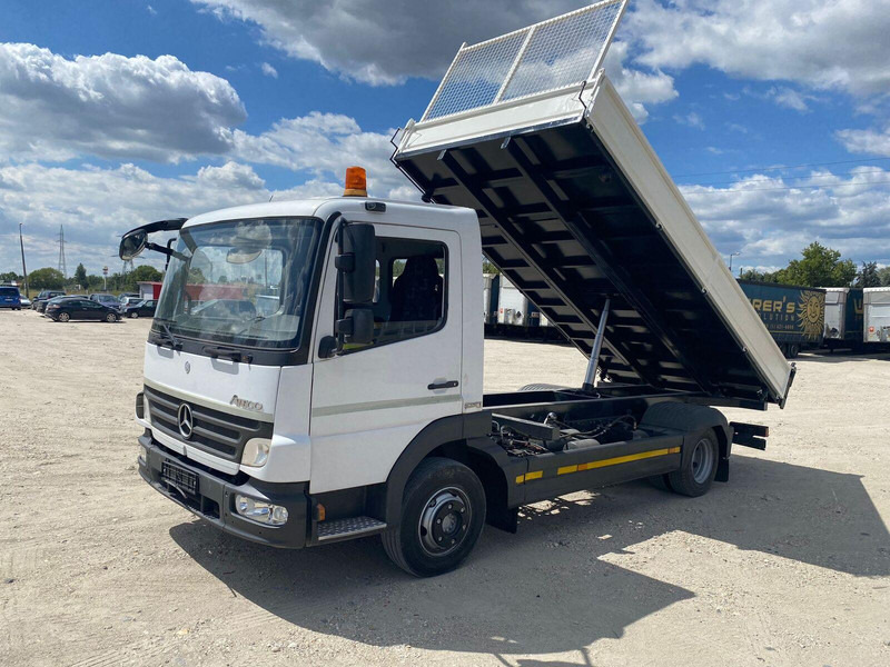 Mercedes-Benz Atego 818 - 3 sided tipper - شاحنة قلاب: صورة 1 Mercedes-Benz Atego 818 - 3 sided tipper - شاحنة قلاب: صورة 1