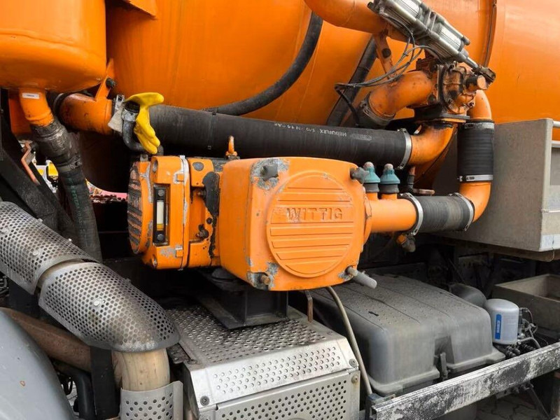 Mercedes-Benz Axor 1833 - Vacuum truck - شاحنة الشفط: صورة 5 Mercedes-Benz Axor 1833 - Vacuum truck - شاحنة الشفط: صورة 5