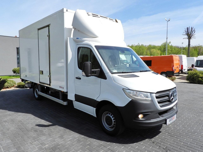 Mercedes-Benz SPRINTER 316 CHŁODNIA KONTENER 0*C WINDA 8 PALET TEMPOMAT PNEUMA - شاحنة الفريزر: صورة 4 Mercedes-Benz SPRINTER 316 CHŁODNIA KONTENER 0*C WINDA 8 PALET TEMPOMAT PNEUMA - شاحنة الفريزر: صورة 4