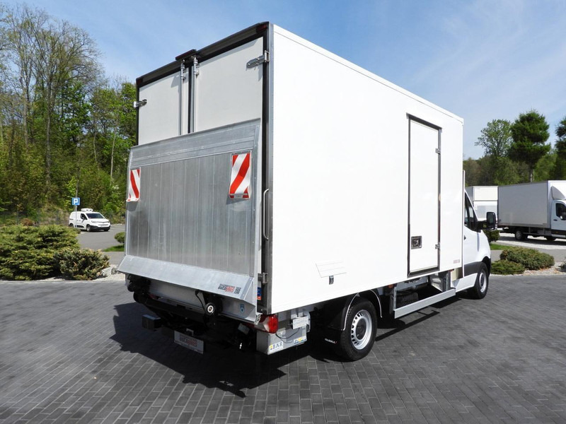 Mercedes-Benz SPRINTER 316 CHŁODNIA KONTENER 0*C WINDA 8 PALET TEMPOMAT PNEUMA - شاحنة الفريزر: صورة 3 Mercedes-Benz SPRINTER 316 CHŁODNIA KONTENER 0*C WINDA 8 PALET TEMPOMAT PNEUMA - شاحنة الفريزر: صورة 3
