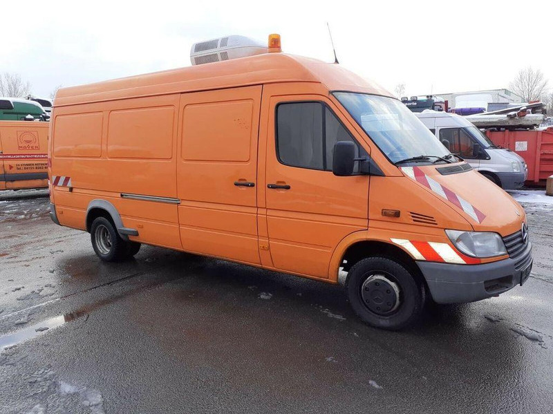 Mercedes-Benz Sprinter 413 - شاحنة الشفط: صورة 3 Mercedes-Benz Sprinter 413 - شاحنة الشفط: صورة 3