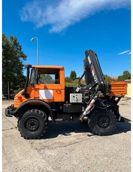 Mercedes-Benz UNIMOG U-900 - آلة حراثة الحدائق: صورة 1 Mercedes-Benz UNIMOG U-900 - آلة حراثة الحدائق: صورة 1