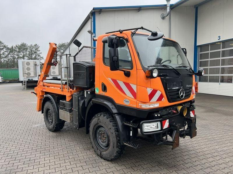 Mercedes-Benz Unimog U 20 4x4 Skip loader - شاحنة نقل المخلفات: صورة 1 Mercedes-Benz Unimog U 20 4x4 Skip loader - شاحنة نقل المخلفات: صورة 1