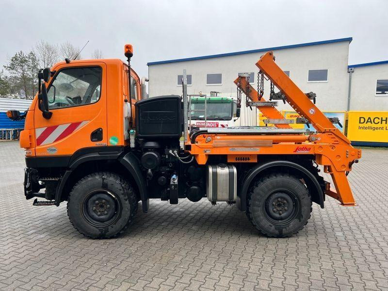 Mercedes-Benz Unimog U 20 4x4 Skip loader - شاحنة نقل المخلفات: صورة 4 Mercedes-Benz Unimog U 20 4x4 Skip loader - شاحنة نقل المخلفات: صورة 4