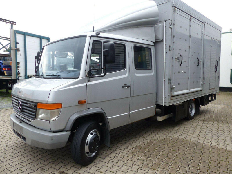 Mercedes-Benz Vario 818 Doka horse transporter + Tail lift - شاحنة نقل خيل: صورة 1 Mercedes-Benz Vario 818 Doka horse transporter + Tail lift - شاحنة نقل خيل: صورة 1