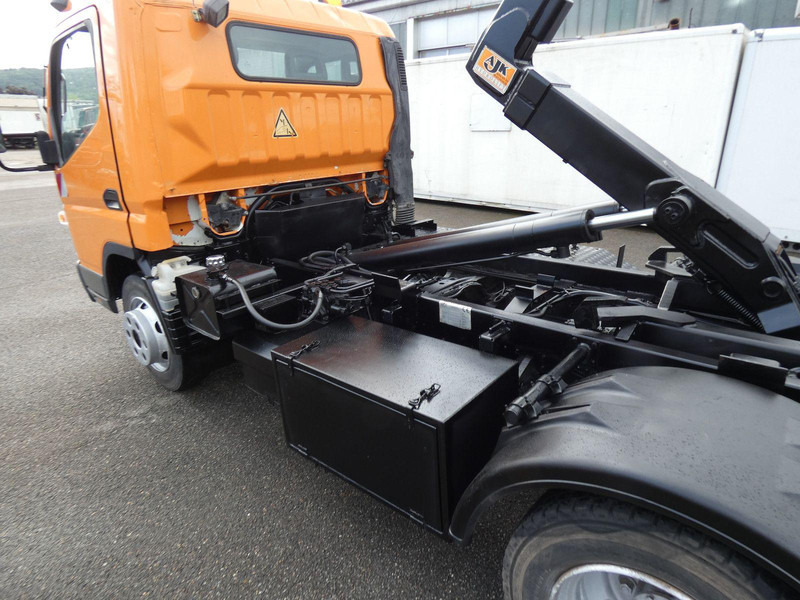 Mitsubishi Canter Fuso Abrollkipper - شاحنات مسطحة, شاحنة كرين: صورة 5 Mitsubishi Canter Fuso Abrollkipper - شاحنات مسطحة, شاحنة كرين: صورة 5