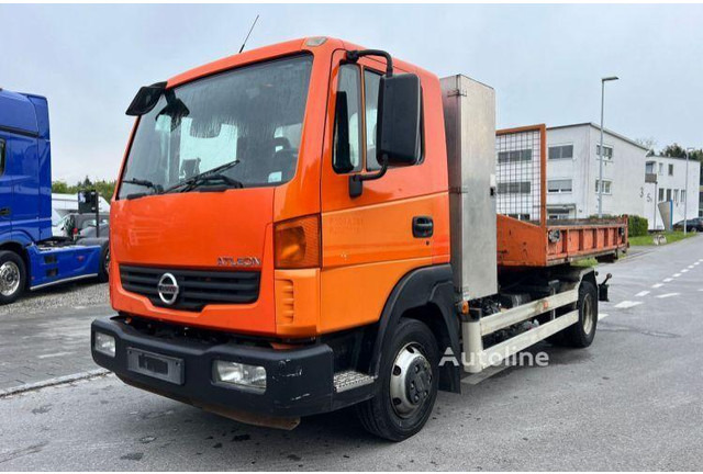 Nissan Atleon 80.19 - Hook lift truck+tipper - شاحنة ذات خطاف: صورة 2 Nissan Atleon 80.19 - Hook lift truck+tipper - شاحنة ذات خطاف: صورة 2