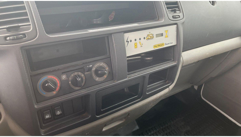 شاحنة, شاحنة كرين Nissan Palfinger P200A-NC 17m: صورة 11