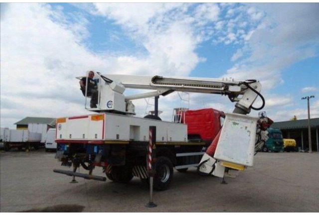 Renault KERAX 410.19 4x4 Emelőkosaras Cela 17m - شاحنة, شاحنة كرين: صورة 5 Renault KERAX 410.19 4x4 Emelőkosaras Cela 17m - شاحنة, شاحنة كرين: صورة 5