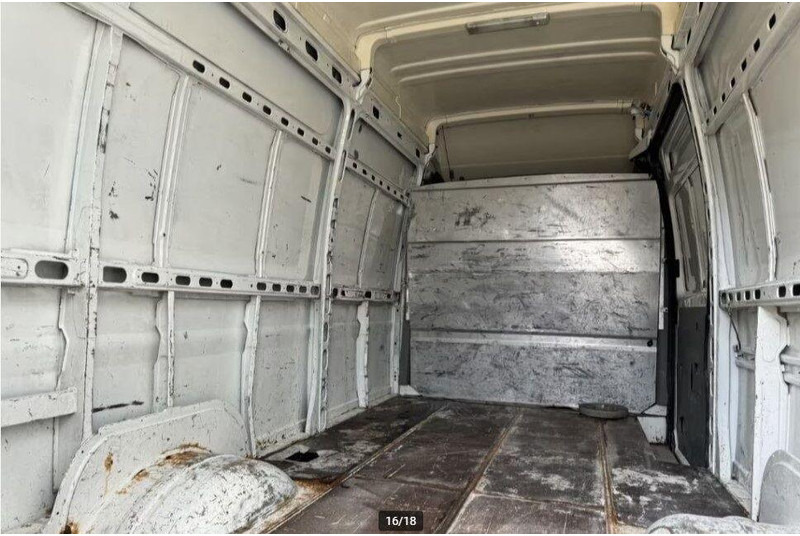 شاحنة مغلقة الصندوق Renault Mascott 2.8 Van: صورة 16 شاحنة مغلقة الصندوق Renault Mascott 2.8 Van: صورة 16