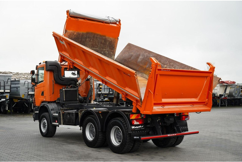 Scania G 440 / 6x6 / WYWROTKA TRZY-STRONNA / 2X HYDROBURTA / BOARDMATIC - شاحنة قلاب: صورة 4 Scania G 440 / 6x6 / WYWROTKA TRZY-STRONNA / 2X HYDROBURTA / BOARDMATIC - شاحنة قلاب: صورة 4