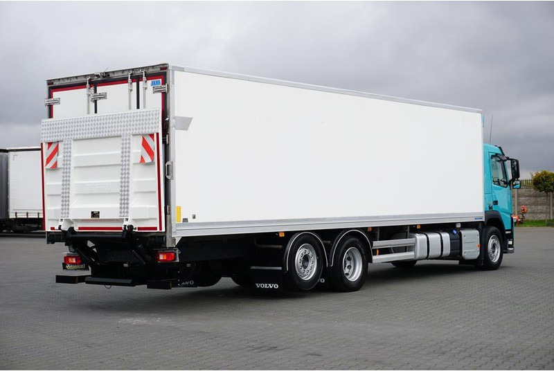Volvo FM / 330 / E 6 / CHŁODNIA + WINDA / 23 PALETY / OŚ SKRĘTNA / DŁ - شاحنة الفريزر: صورة 5 Volvo FM / 330 / E 6 / CHŁODNIA + WINDA / 23 PALETY / OŚ SKRĘTNA / DŁ - شاحنة الفريزر: صورة 5