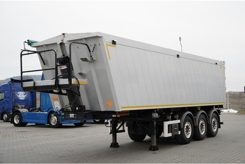 Wielton WYWROTKA / 41 M3 / ALUMINIOWA / 2x OŚ PODNOSZONA / OSIE SAF / A - قلابة نصف مقطورة نصف مقطورة قلابة: صورة 1 Wielton WYWROTKA / 41 M3 / ALUMINIOWA / 2x OŚ PODNOSZONA / OSIE SAF / A - قلابة نصف مقطورة نصف مقطورة قلابة: صورة 1