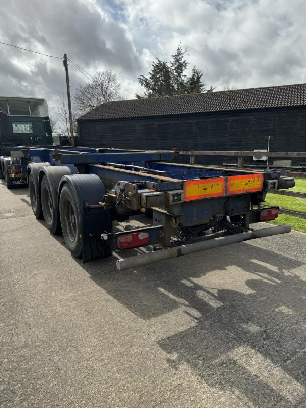 SDC Tri Axle Sliding Frame Skeletal - نصف مقطورة لنقل الحاويات: صورة 1 SDC Tri Axle Sliding Frame Skeletal - نصف مقطورة لنقل الحاويات: صورة 1