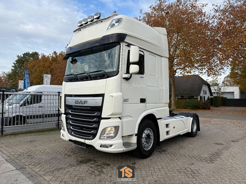 DAF FT XF 106.460 SSC RETARDER - KLIMA - 2 TANKS - GERMAN TRUCK - وحدة جر: صورة 1 DAF FT XF 106.460 SSC RETARDER - KLIMA - 2 TANKS - GERMAN TRUCK - وحدة جر: صورة 1