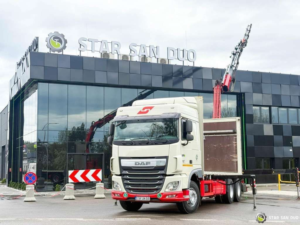 DAF XF 440 6x2 Fassi F365 FLY JIBCranePallet Grippe - شاحنة كرين: صورة 4 DAF XF 440 6x2 Fassi F365 FLY JIBCranePallet Grippe - شاحنة كرين: صورة 4