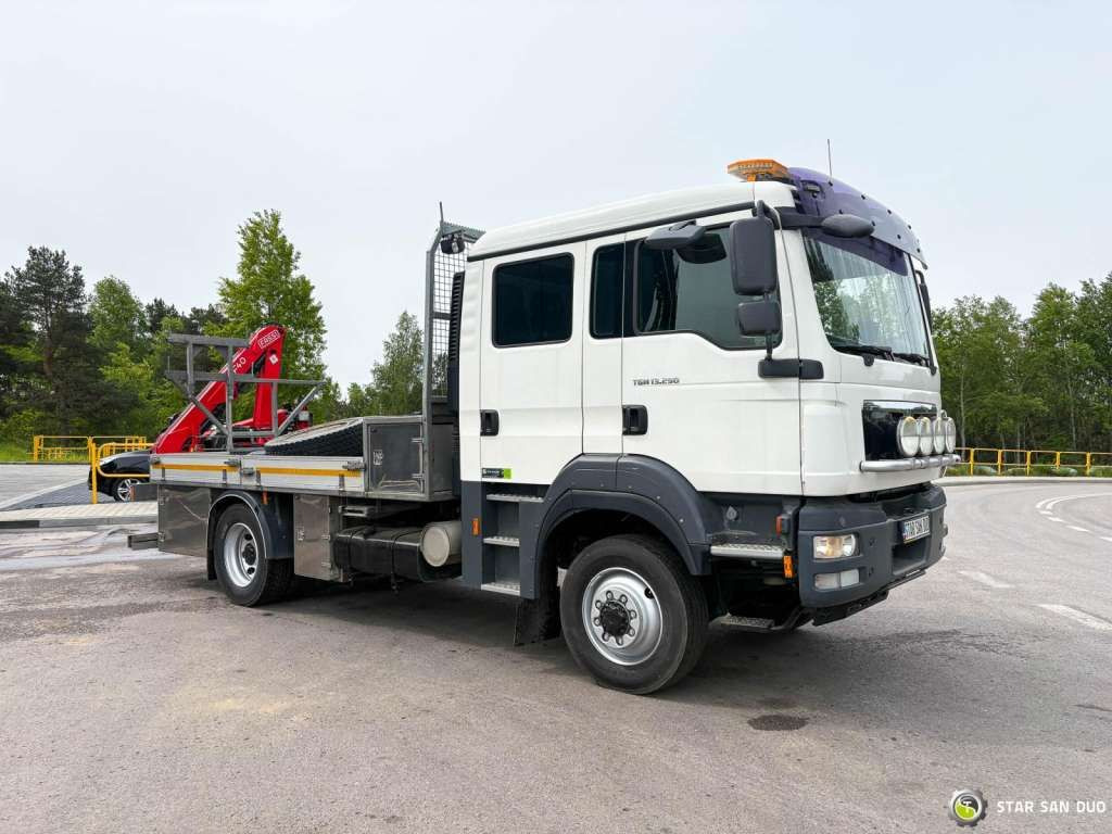 MAN TGM 13.290 4x4 FASSI F40B22 Crane Camper DOKA - شاحنة كرين: صورة 3 MAN TGM 13.290 4x4 FASSI F40B22 Crane Camper DOKA - شاحنة كرين: صورة 3