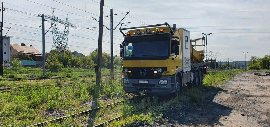 Mercedes-Benz 3344 SRT SCHÖRLING Road Rail Railway Zweiweg . - منصة تلسكوبية محمولة على شاحنة: صورة 4 Mercedes-Benz 3344 SRT SCHÖRLING Road Rail Railway Zweiweg . - منصة تلسكوبية محمولة على شاحنة: صورة 4