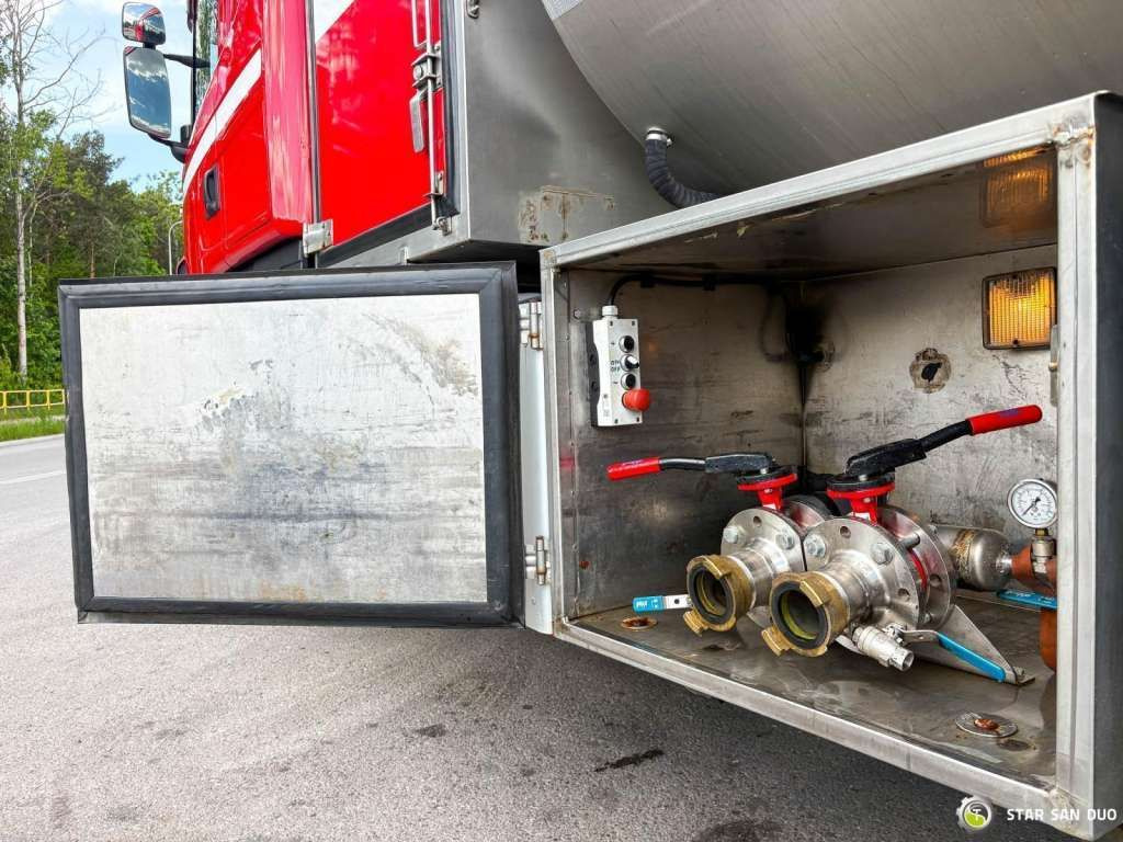 Scania D 320 FIRE BRIGADE Tank 12,000 Litres - شاحنة: صورة 2 Scania D 320 FIRE BRIGADE Tank 12,000 Litres - شاحنة: صورة 2