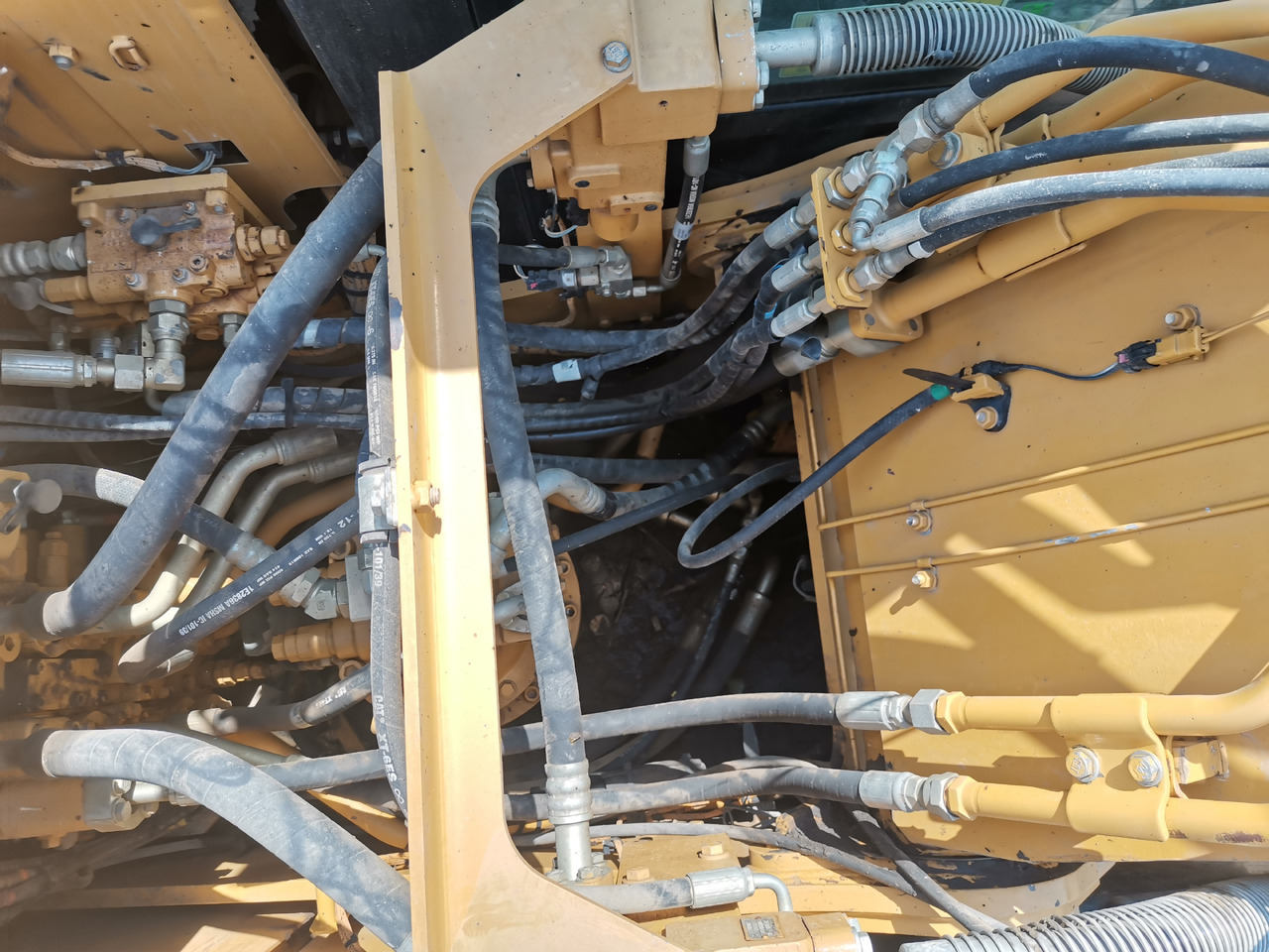 حفار زحاف CATERPILLAR 320 E: صورة 14
