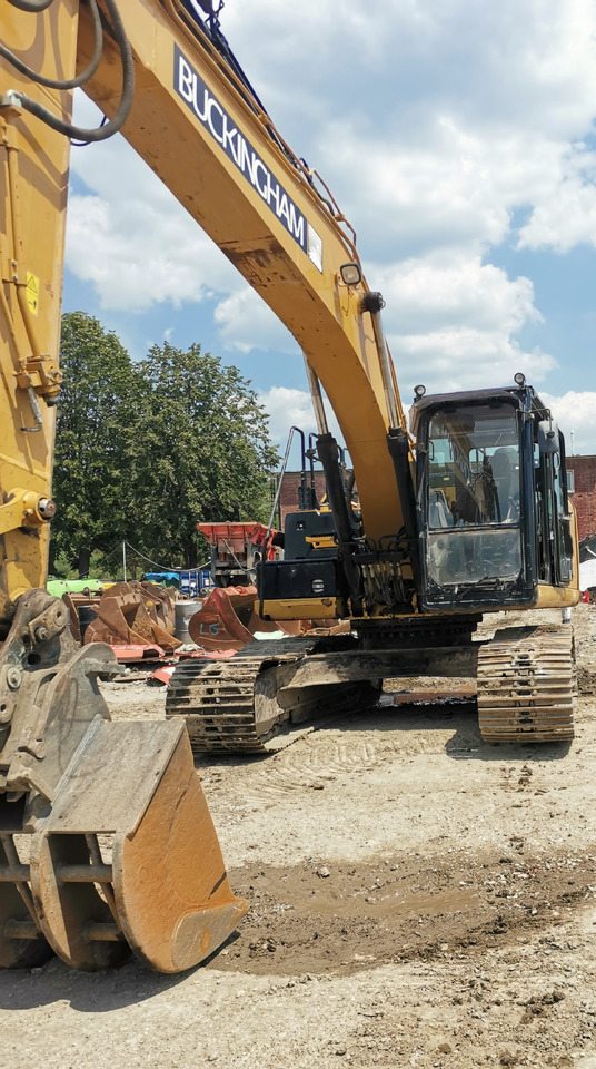 حفار زحاف CATERPILLAR 320 E: صورة 6