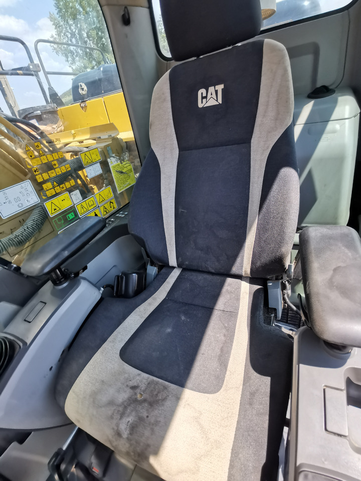 حفار زحاف CATERPILLAR 320 E: صورة 11