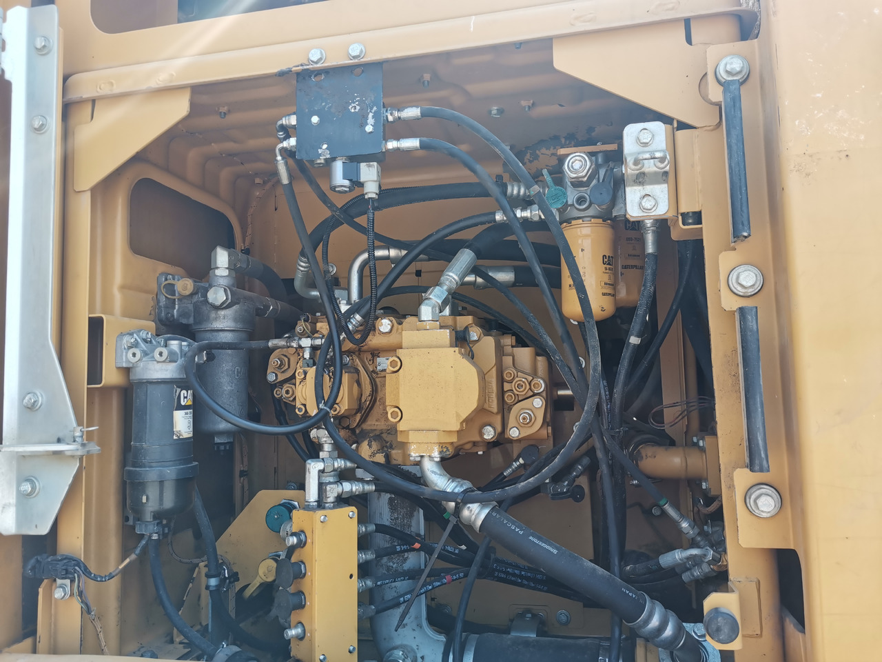 حفار زحاف CATERPILLAR 320 E: صورة 13