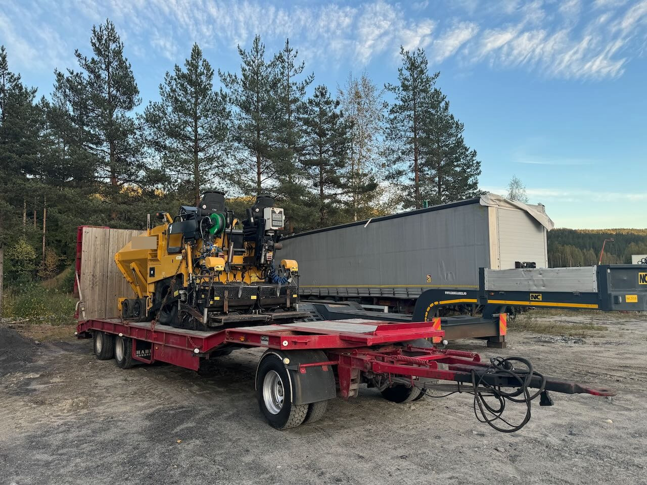 Caterpillar AP 300 - مدادة الأسفلت: صورة 1 Caterpillar AP 300 - مدادة الأسفلت: صورة 1