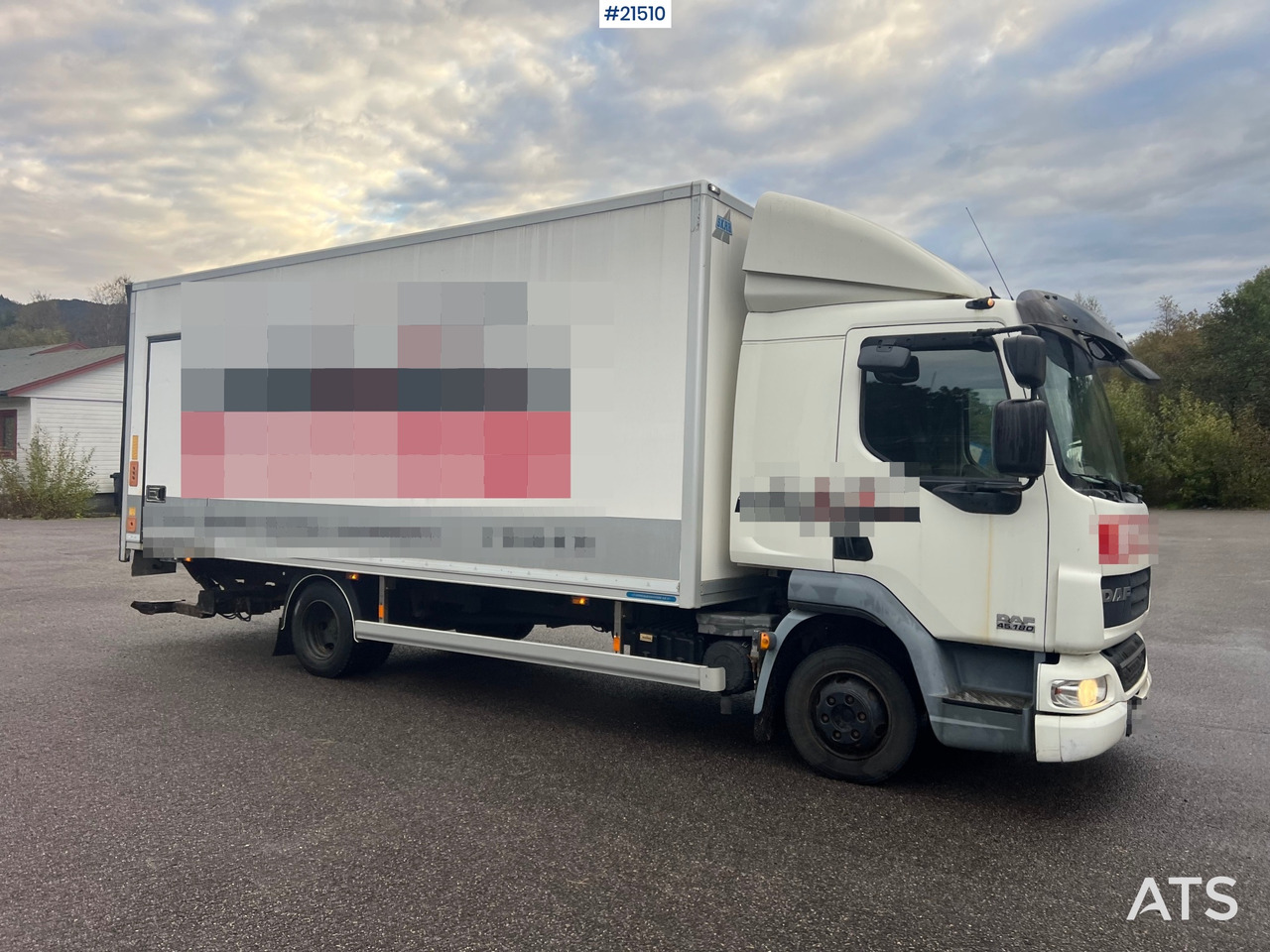 DAF LF 45 4x2 Skapbil m/ lift Rep.Objekt - شاحنة مقفلة: صورة 2 DAF LF 45 4x2 Skapbil m/ lift Rep.Objekt - شاحنة مقفلة: صورة 2