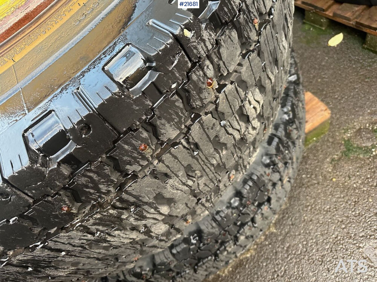 Hilo Dekkene har stått på en Volvo L60E - الإطارات والجنوط - آلات البناء: صورة 2 Hilo Dekkene har stått på en Volvo L60E - الإطارات والجنوط - آلات البناء: صورة 2