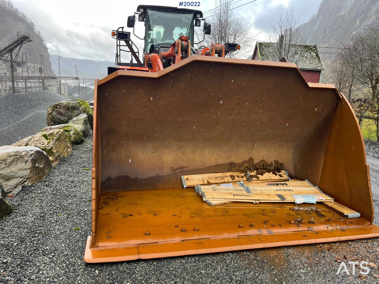 Hitachi zw370-6 - اللودر بعجل: صورة 4 Hitachi zw370-6 - اللودر بعجل: صورة 4