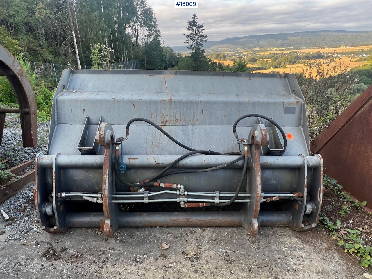 Hjullasterskuffe m/ liten BM feste - بكت شيول - آلات البناء: صورة 5 Hjullasterskuffe m/ liten BM feste - بكت شيول - آلات البناء: صورة 5