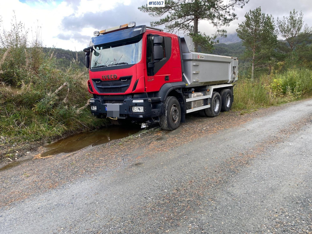 شاحنة قلاب Iveco Trakker: صورة 1