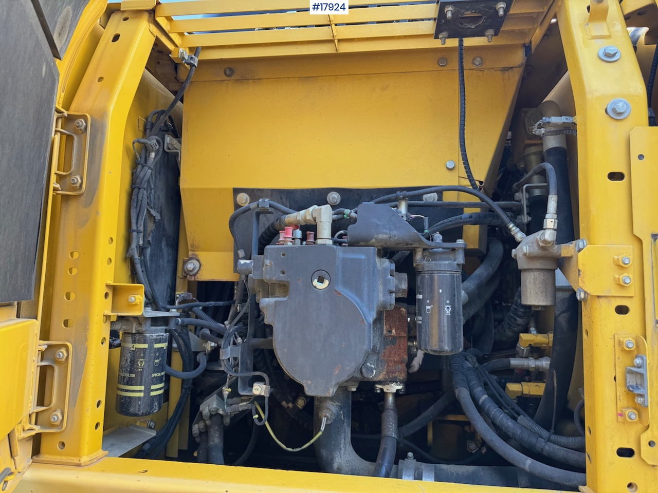 حفارة Komatsu PC240LC-10: صورة 26
