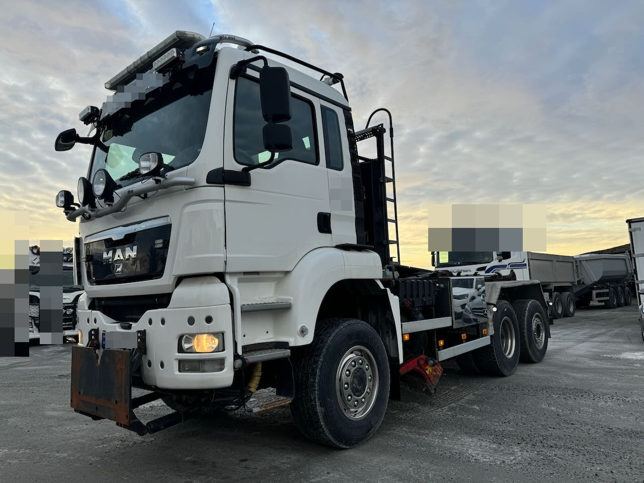 MAN TGS 28.480 6x4 brøyterigget Krokbil m/ underliggende skjær og kranhydraulikk. - شاحنة ذات خطاف: صورة 2 MAN TGS 28.480 6x4 brøyterigget Krokbil m/ underliggende skjær og kranhydraulikk. - شاحنة ذات خطاف: صورة 2