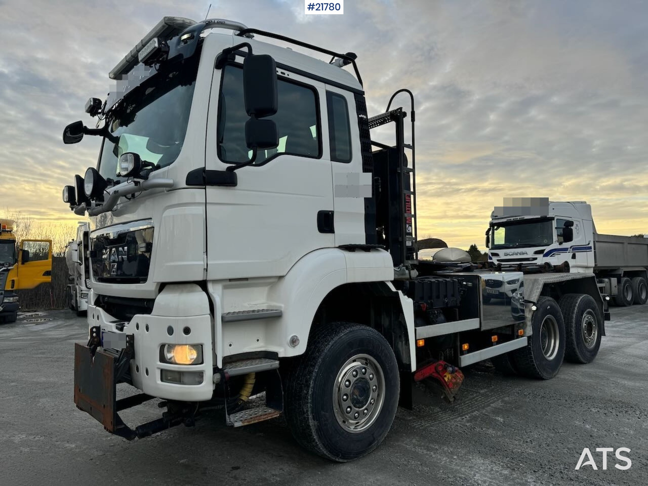 MAN TGS 28.480 6x4 brøyterigget Krokbil m/ underliggende skjær og kranhydraulikk. - شاحنة ذات خطاف: صورة 1 MAN TGS 28.480 6x4 brøyterigget Krokbil m/ underliggende skjær og kranhydraulikk. - شاحنة ذات خطاف: صورة 1
