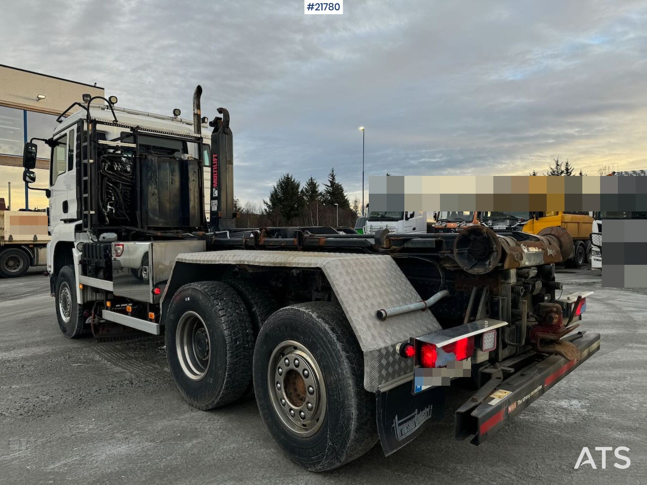 MAN TGS 28.480 6x4 brøyterigget Krokbil m/ underliggende skjær og kranhydraulikk. - شاحنة ذات خطاف: صورة 4 MAN TGS 28.480 6x4 brøyterigget Krokbil m/ underliggende skjær og kranhydraulikk. - شاحنة ذات خطاف: صورة 4