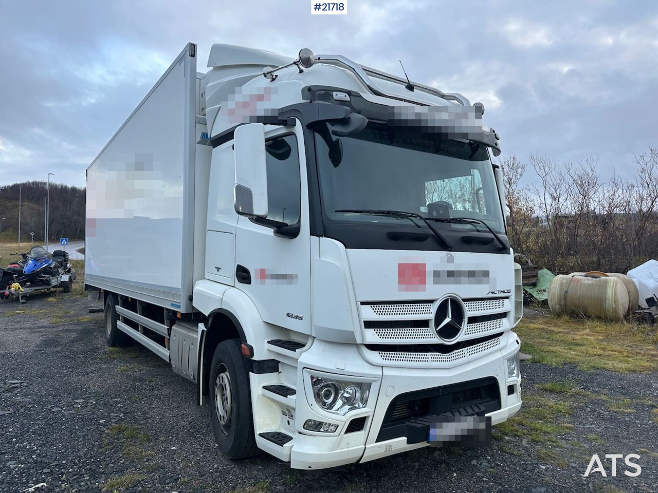 شاحنة مقفلة Mercedes Actros 1835 skapbil m/ Full sideåpning, aggregat, lift og 2 sett dekk: صورة 10